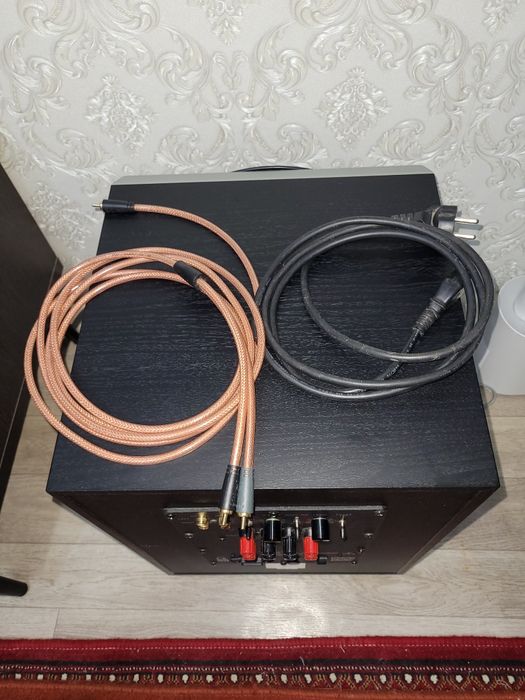 Продам сабвуфер Heybrook HBS 200
