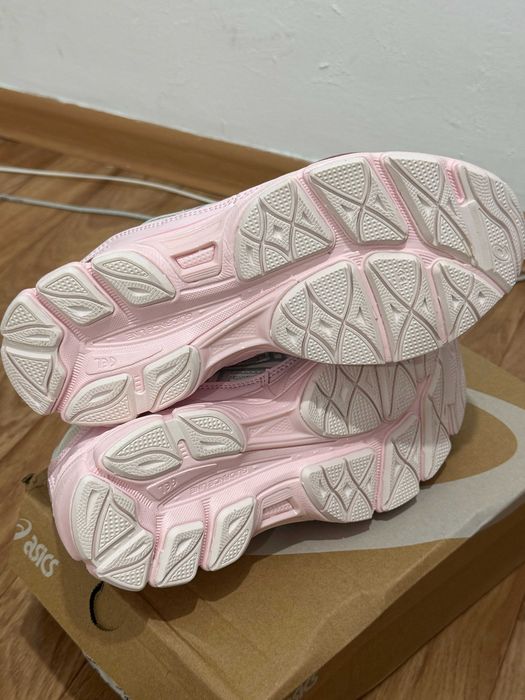 Кроссовки Asics НОВЫЕ для девочки, 37-38р