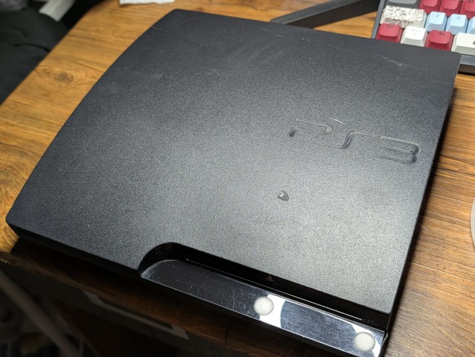 Продаю Playstation 3 slim срочно