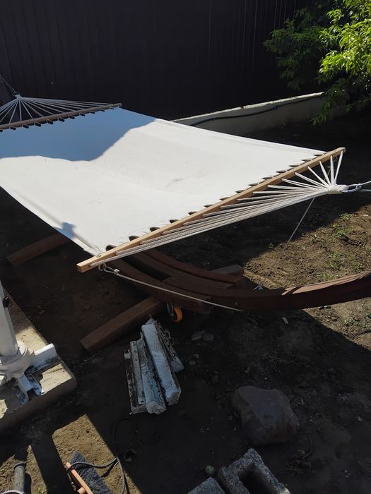 Hamac cu cadru din lemn