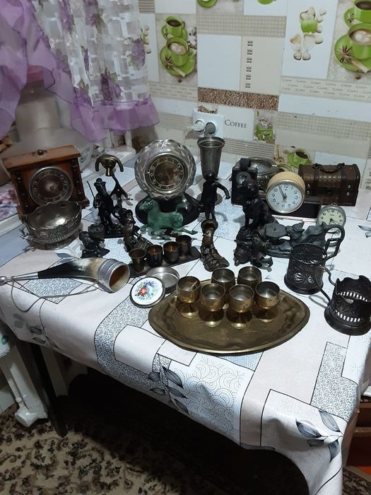 Продам часы, подстаканники, статуэтки