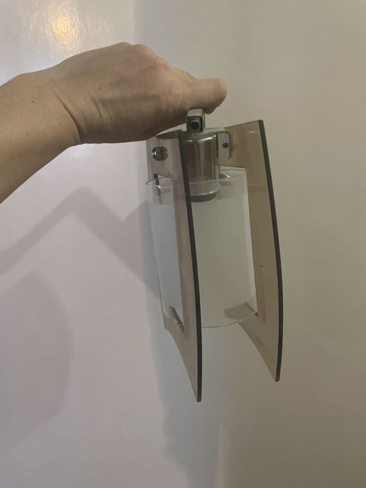 Продаю настенный светильник