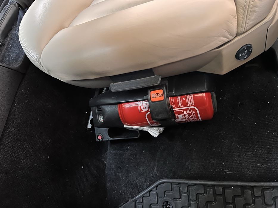 Стойка за пожарогасител е36