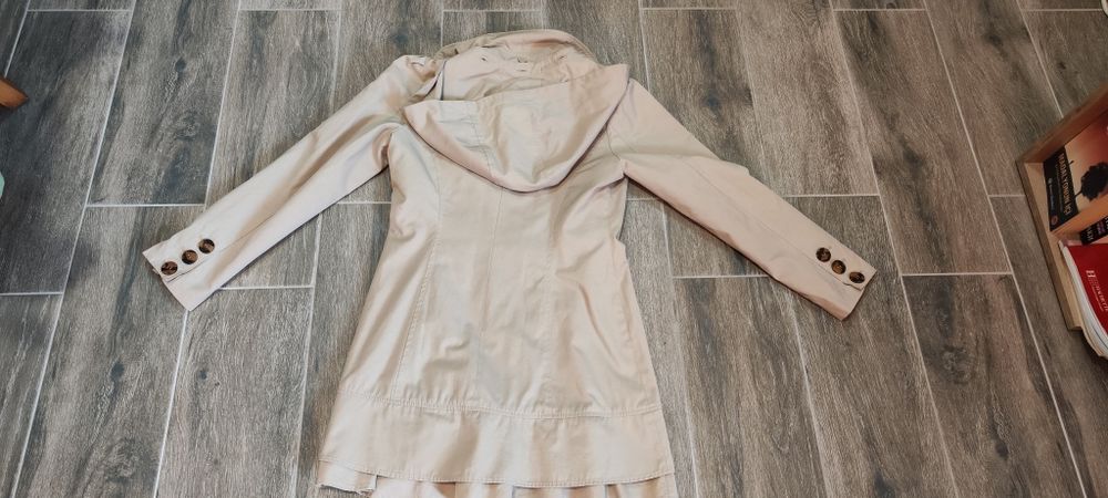 Оригинално дамско яке на Guess