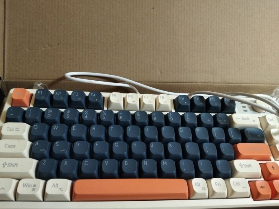 Продам клавиатуру