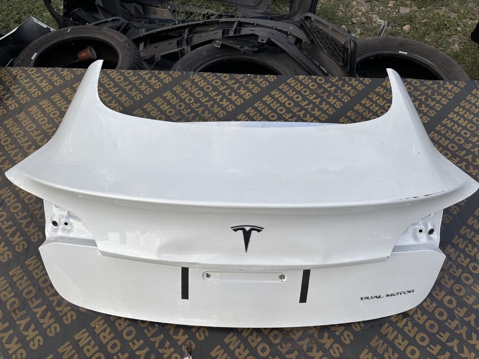 Капак Tesla Model 3