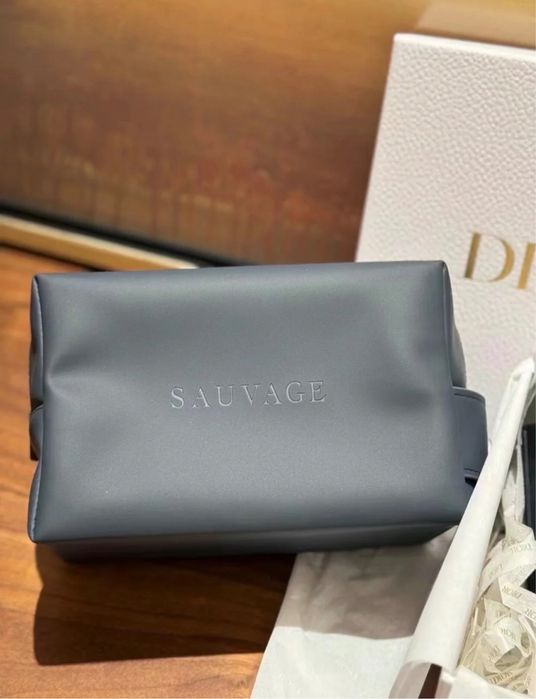 В наличии! Косметичка Dior