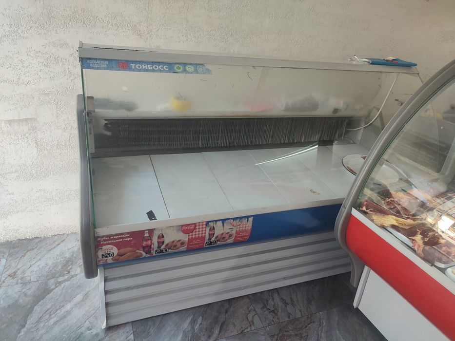 Витрынный холодильник