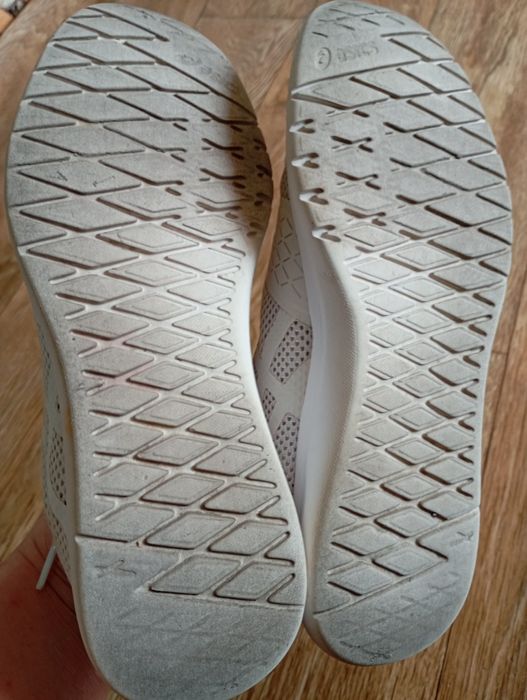 Продаются летние кроссовки