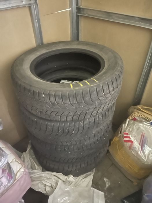 Зимние шины стояли на Лексусе