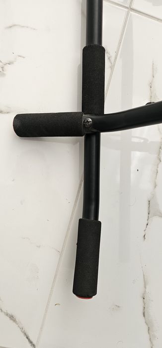 Bară tracțiuni pentru tocul ușii