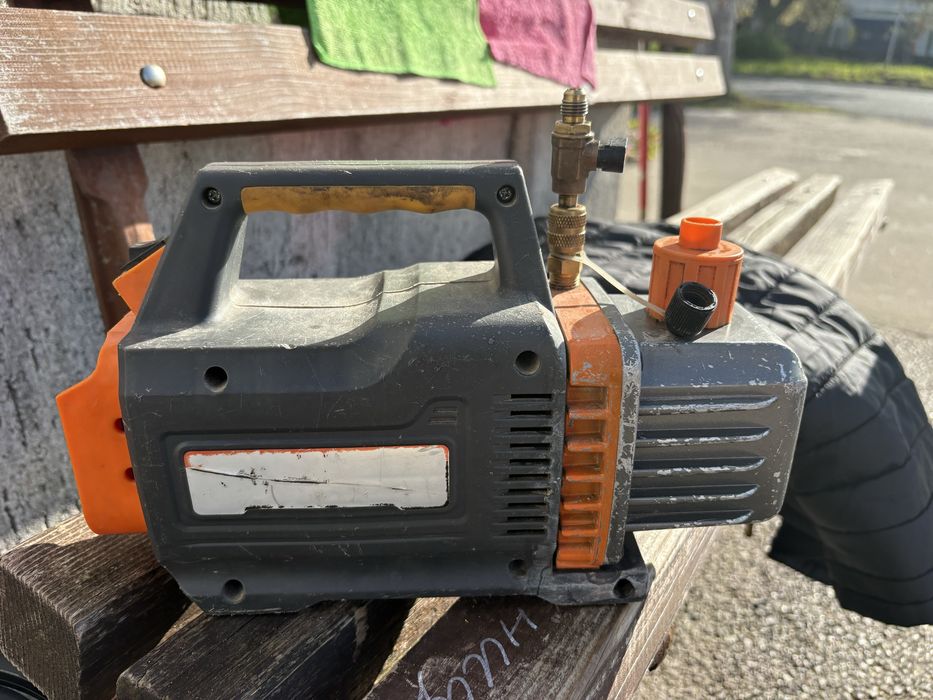 Вакум помпа 18v.  .