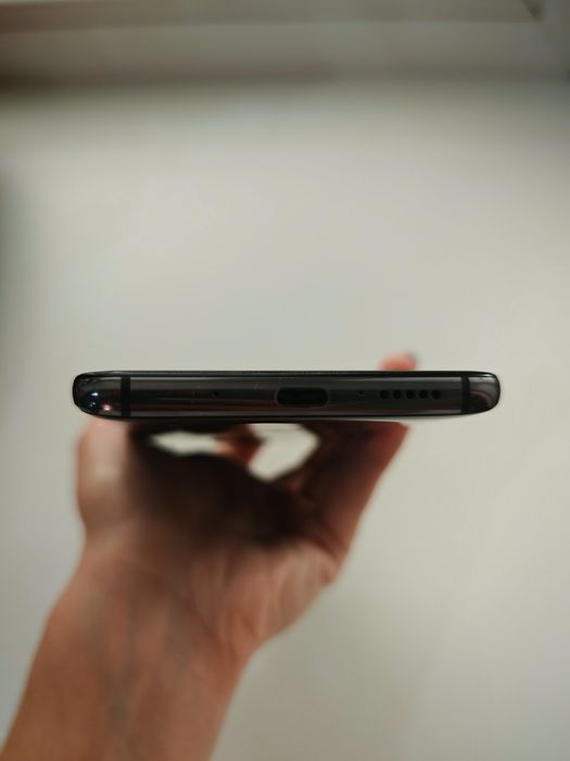 Продам смартфон huawei mate 20
