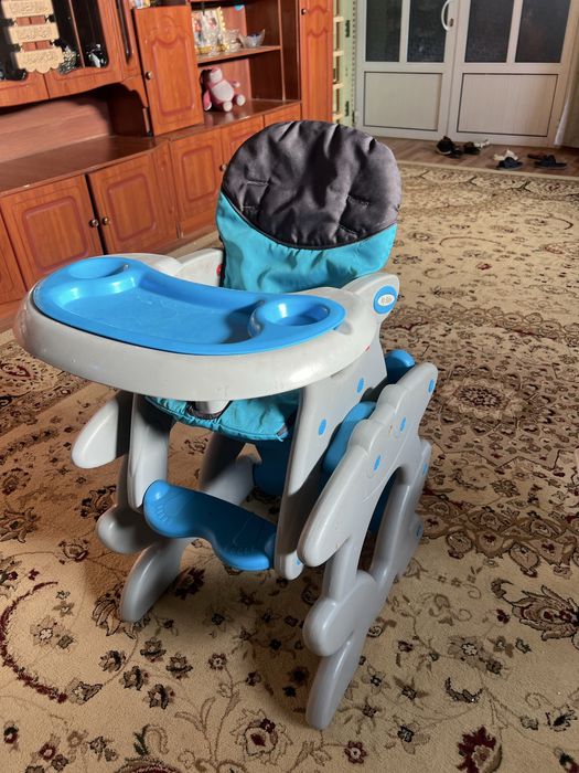 Детский кармяшый столик