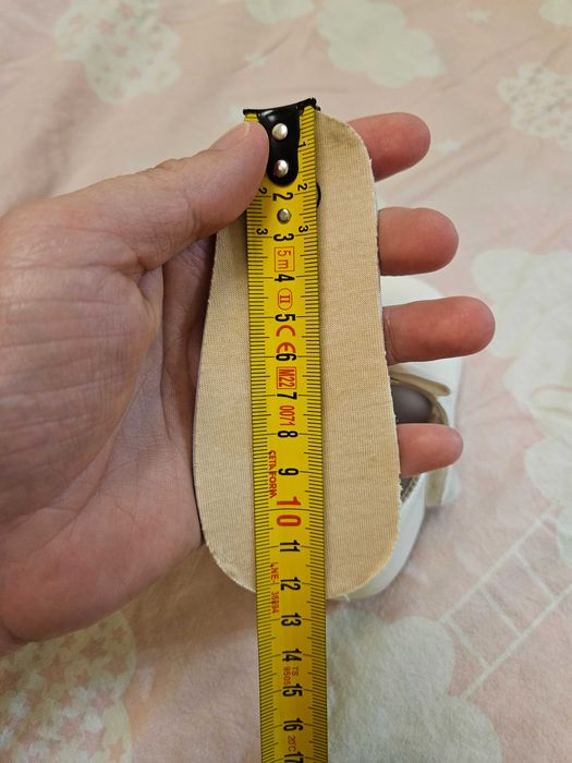 Бебешки бели пантофи