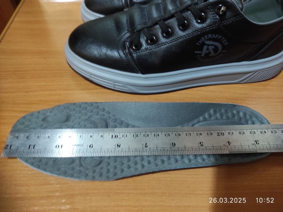 Кроссовки школьные 39 р-р