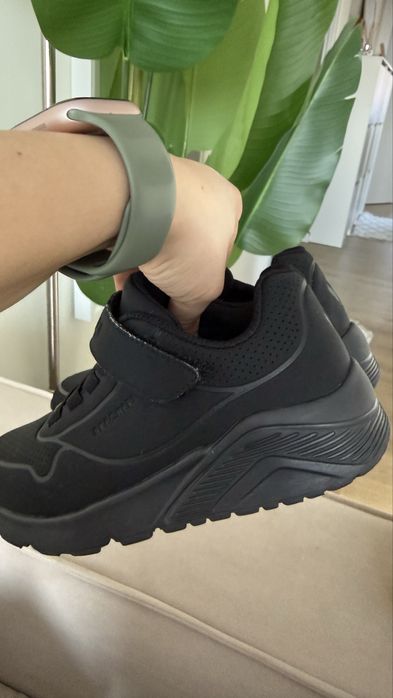 Skechers marimea 30,pret 89 lei