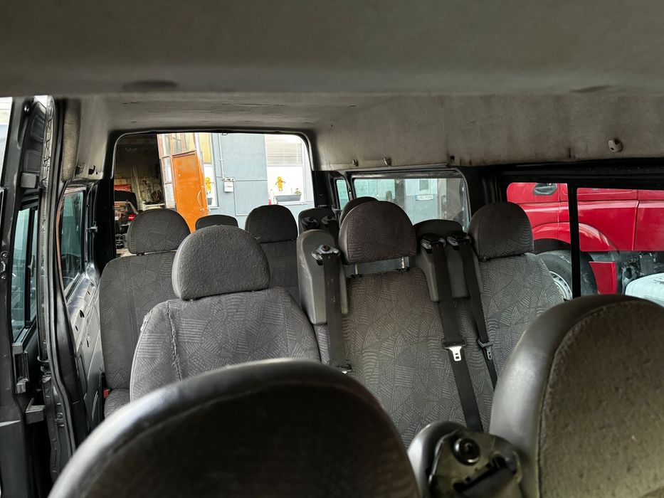 Vand Ford Transit 2,4 diesel cu 9 locuri