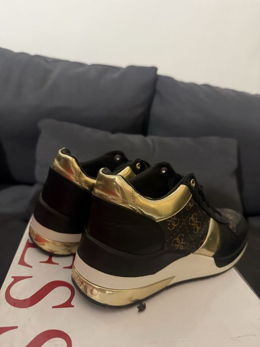 Adidasi dama guess marimea 37