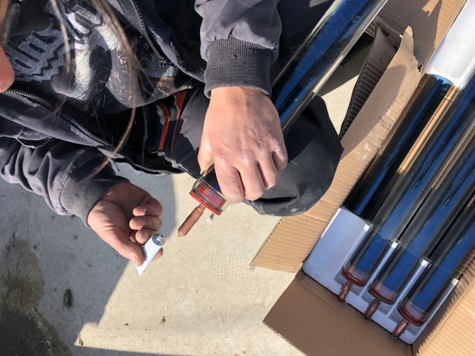 Продава вакумно тръбни колектори за топла вода