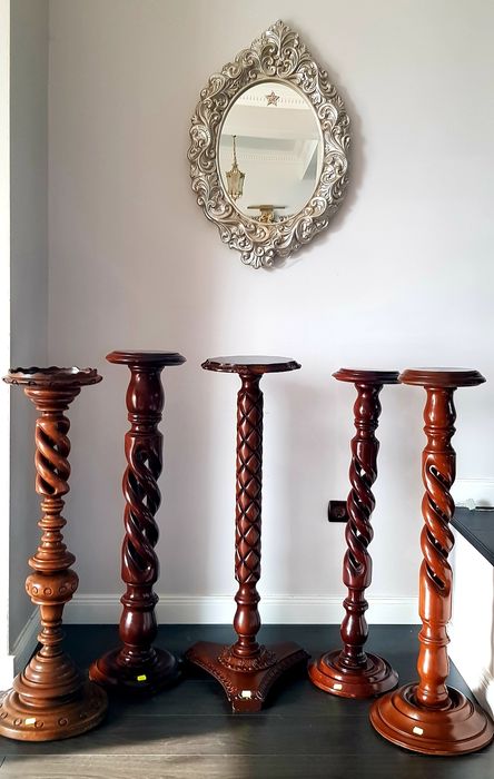 Piedestal/Suport vechi din lemn masiv