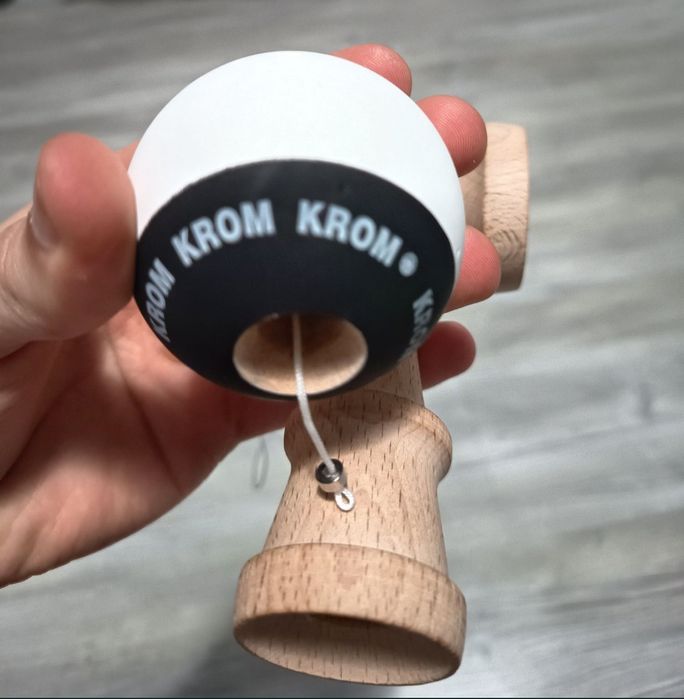 NEW! Kendama Krom.