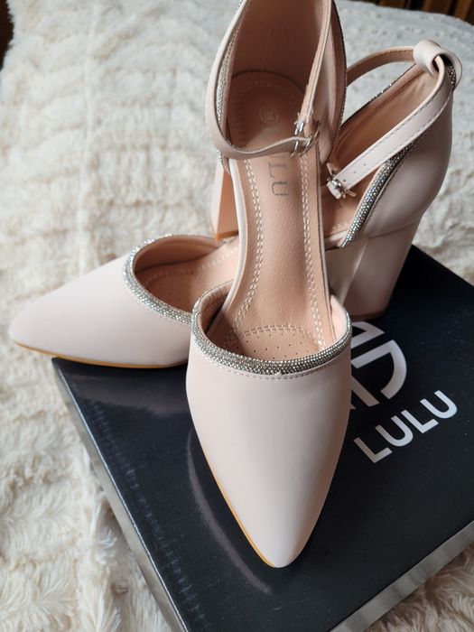 Pantofi Noi cu Toc Eleganti,