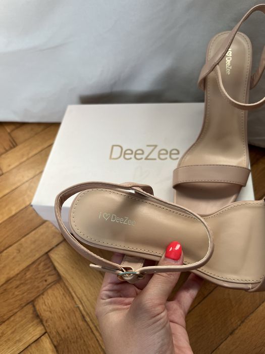 Елегантни сандали DeeZee на висок ток – телесен цвят