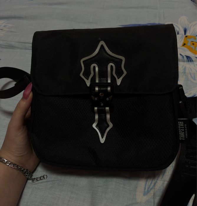 Стильная сумка с крестом