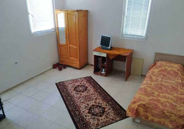 Дава се под наем Едностаен апартамент в Бургас, Меден рудник - зона А - 45 кв.м за 102 € - Снимка #2