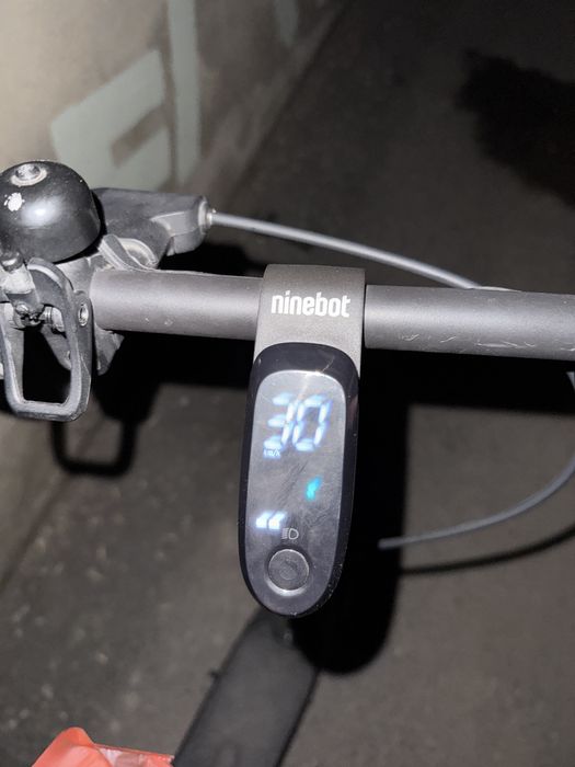 Продаю электро самокат  ninebot f2