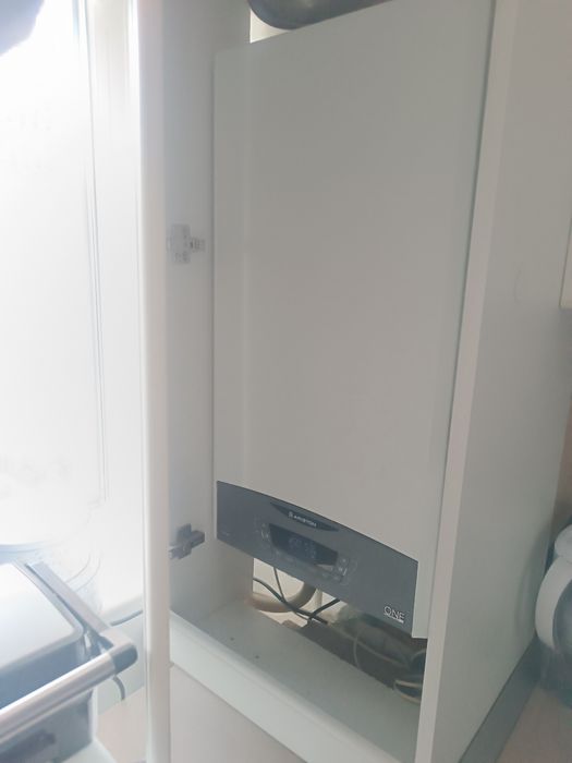 Persoană fizică vând ap cu 2 camere+boxă, zona Păcurari