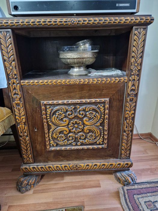 Vanzare mobila de living stil Florentin lemn de nuc