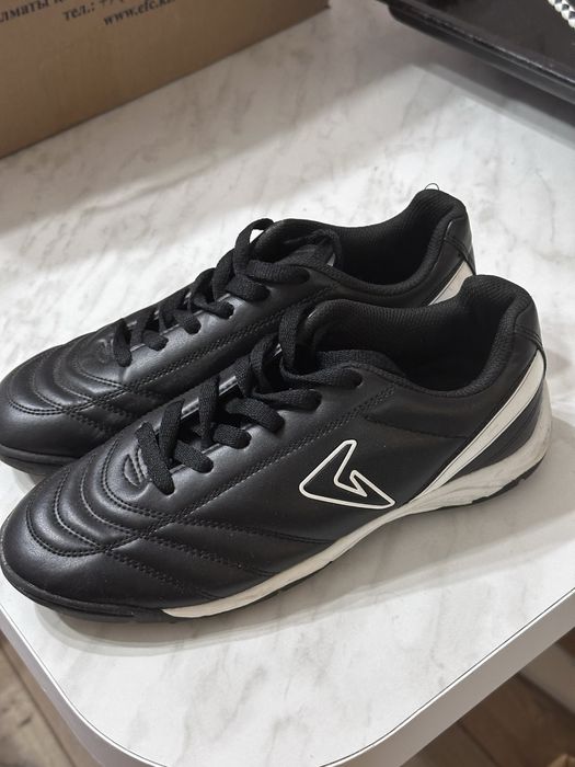 Кросовки шипованные 38-39