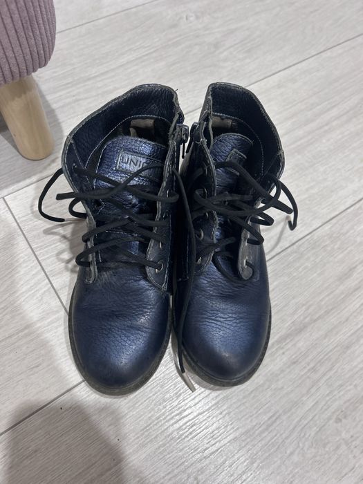 Продаются осенние ботинки на девочку