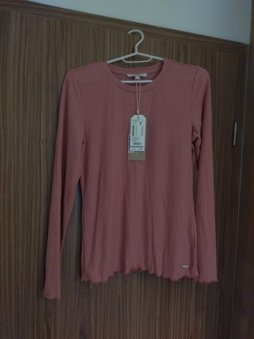 Чисто нова блуза, Tom Tailor, страхотен цвят,седи много добре размер М
