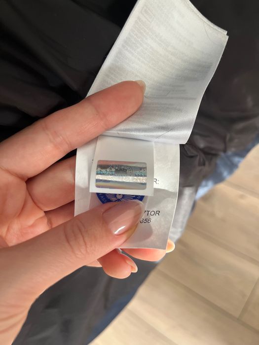 Продается женская куртка Canada Goose