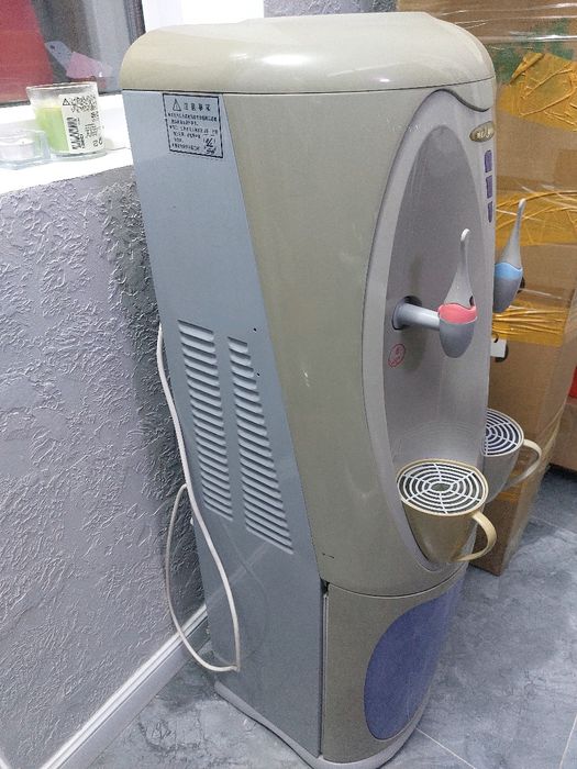 Диспансер напольный Midea