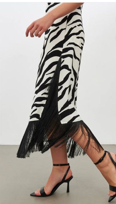 Продам платье очень  красивое, элегантное