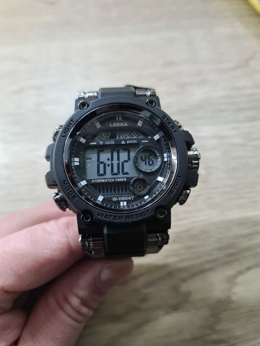 Часовник Lasika водоустойчив