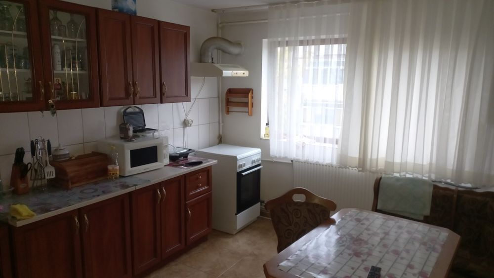 Vând garsonieră  Călan