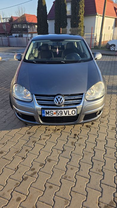 Vând Volkswagen jetta 1.9 tdi.