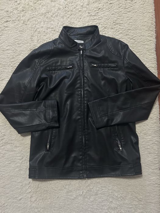 Geaca de piele neagra