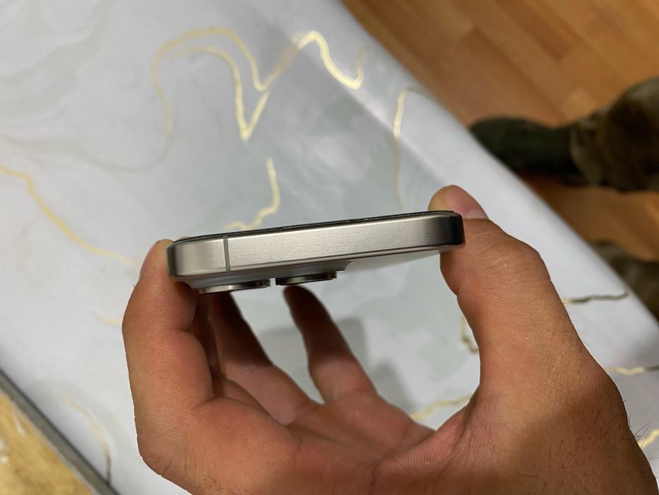 Продам Iphone 15 pro
