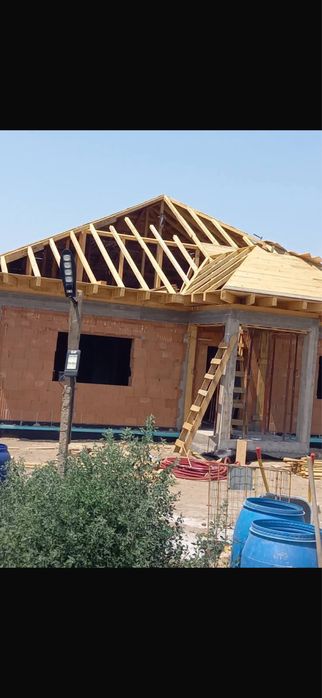 Case la rosu , interioare