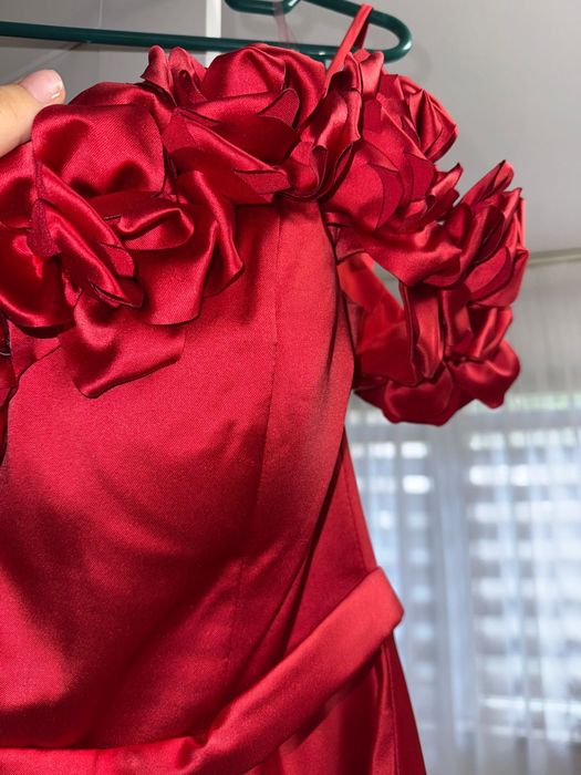 Rochie de nunta rosie purtata o data