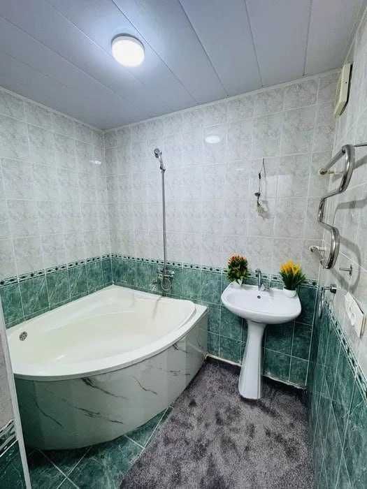 Chilonzor metro yonida 2 xonalik issiq kvartira Srochno topshiriladi