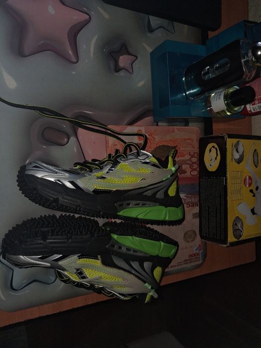 Продам кроссовки Off White