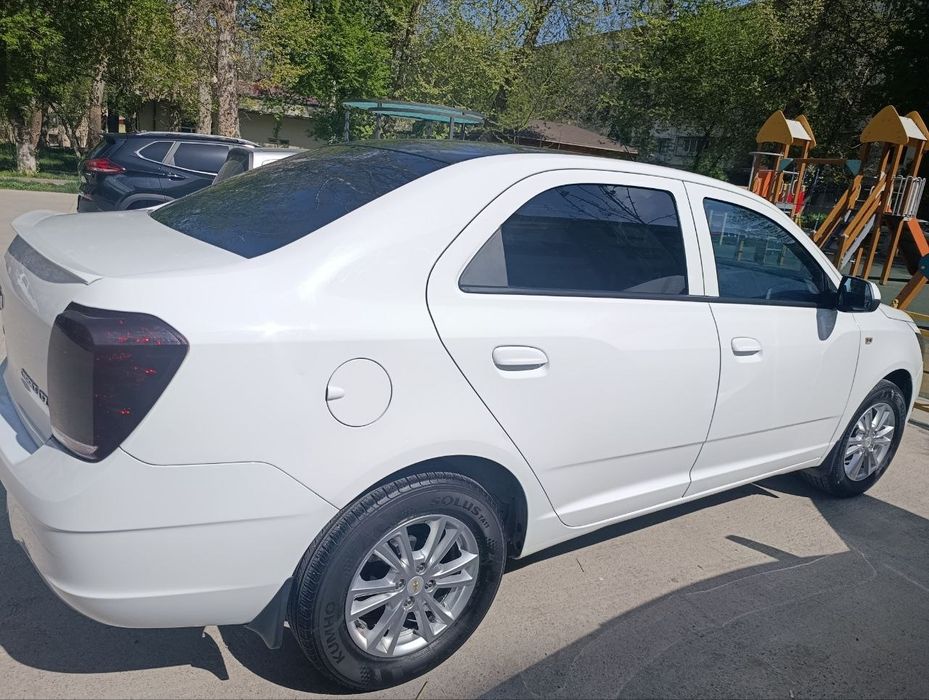 Кобальт сотилади,холати жудаям зур, факат бензинда юрган,салон