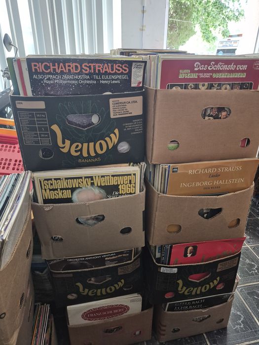 Vând Lot 300lp Discuri Vinil cu muzică clasică mixta 

Artiști:

- Fra